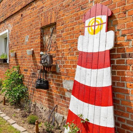 Snug Holiday Home In Divitz Spoldershagen Near Skydiving 외부 사진