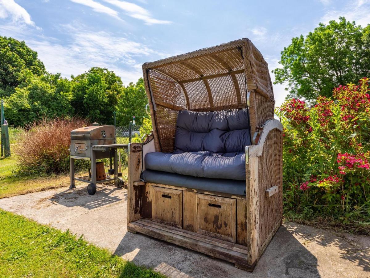 Snug Holiday Home In Divitz Spoldershagen Near Skydiving 외부 사진