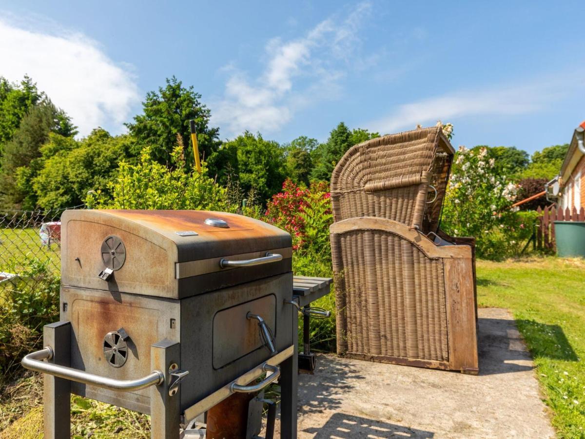 Snug Holiday Home In Divitz Spoldershagen Near Skydiving 외부 사진