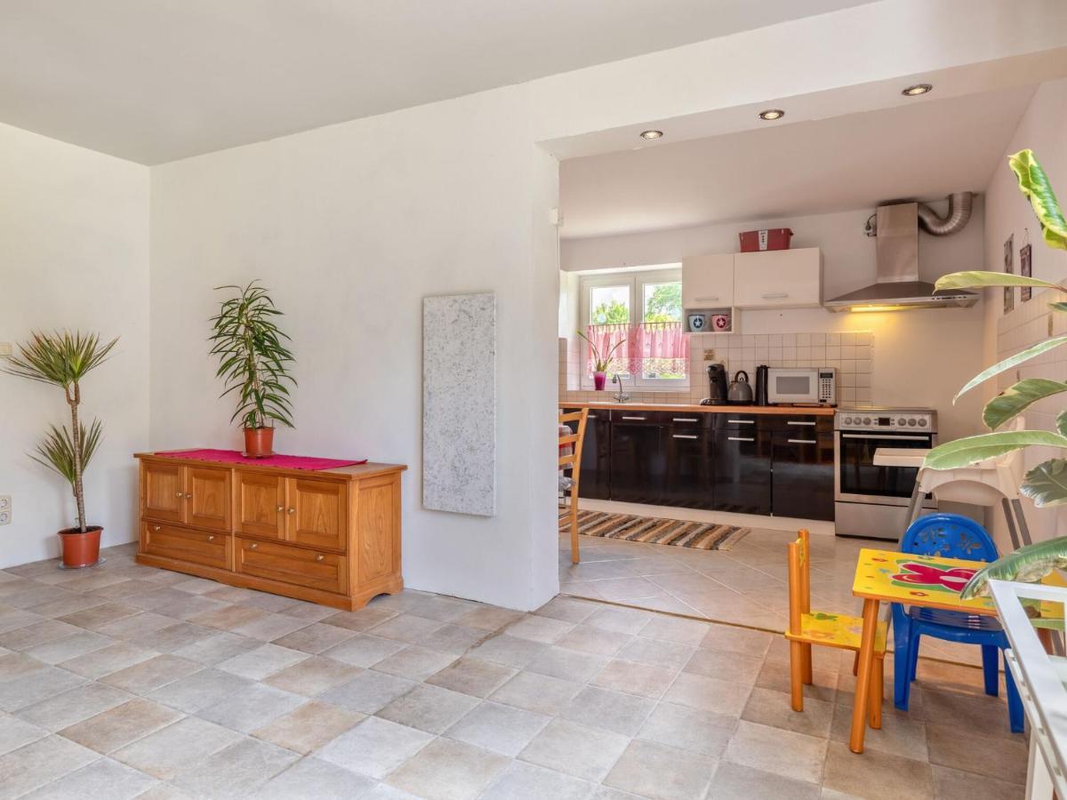 Snug Holiday Home In Divitz Spoldershagen Near Skydiving 외부 사진