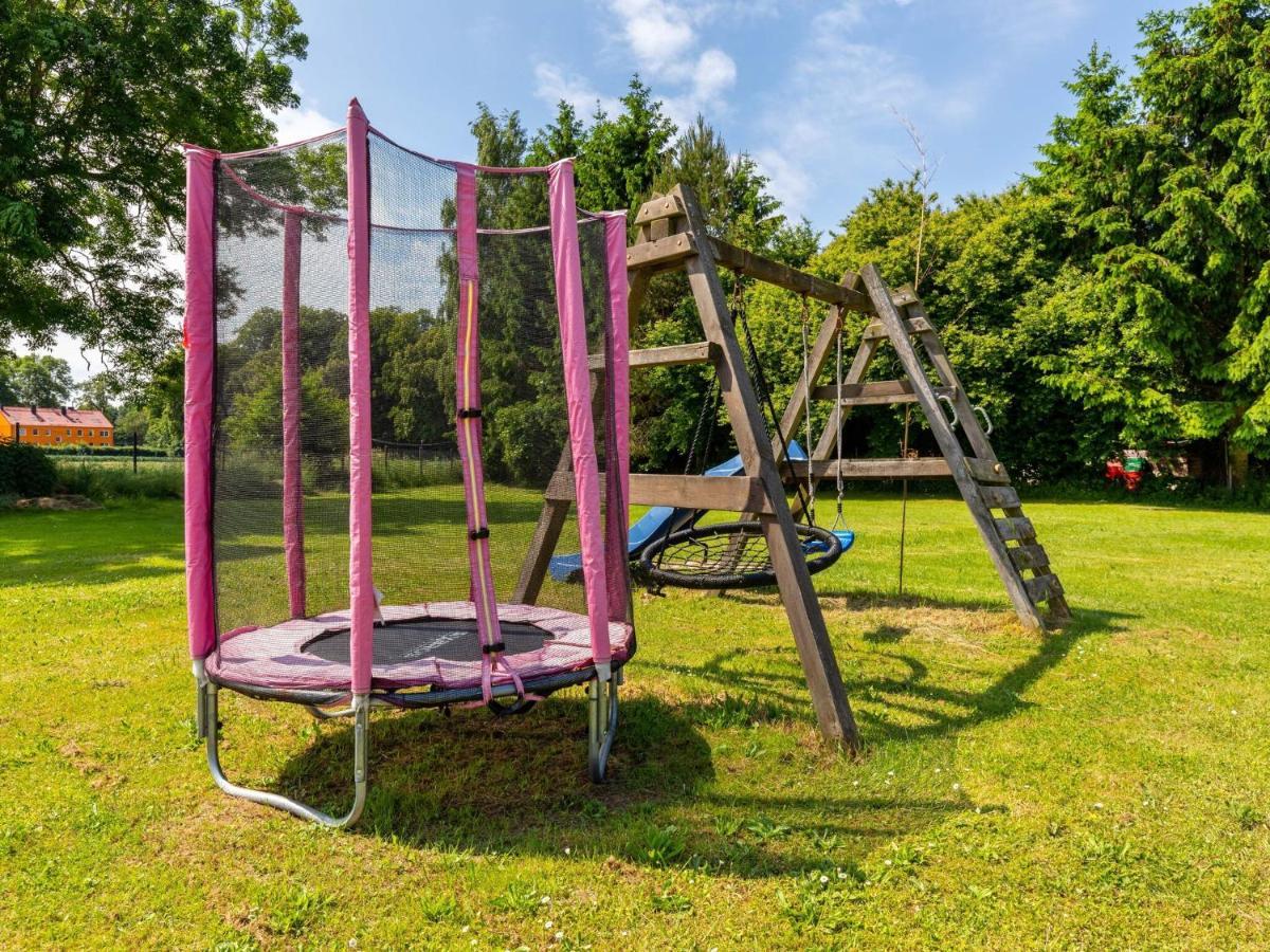 Snug Holiday Home In Divitz Spoldershagen Near Skydiving 외부 사진