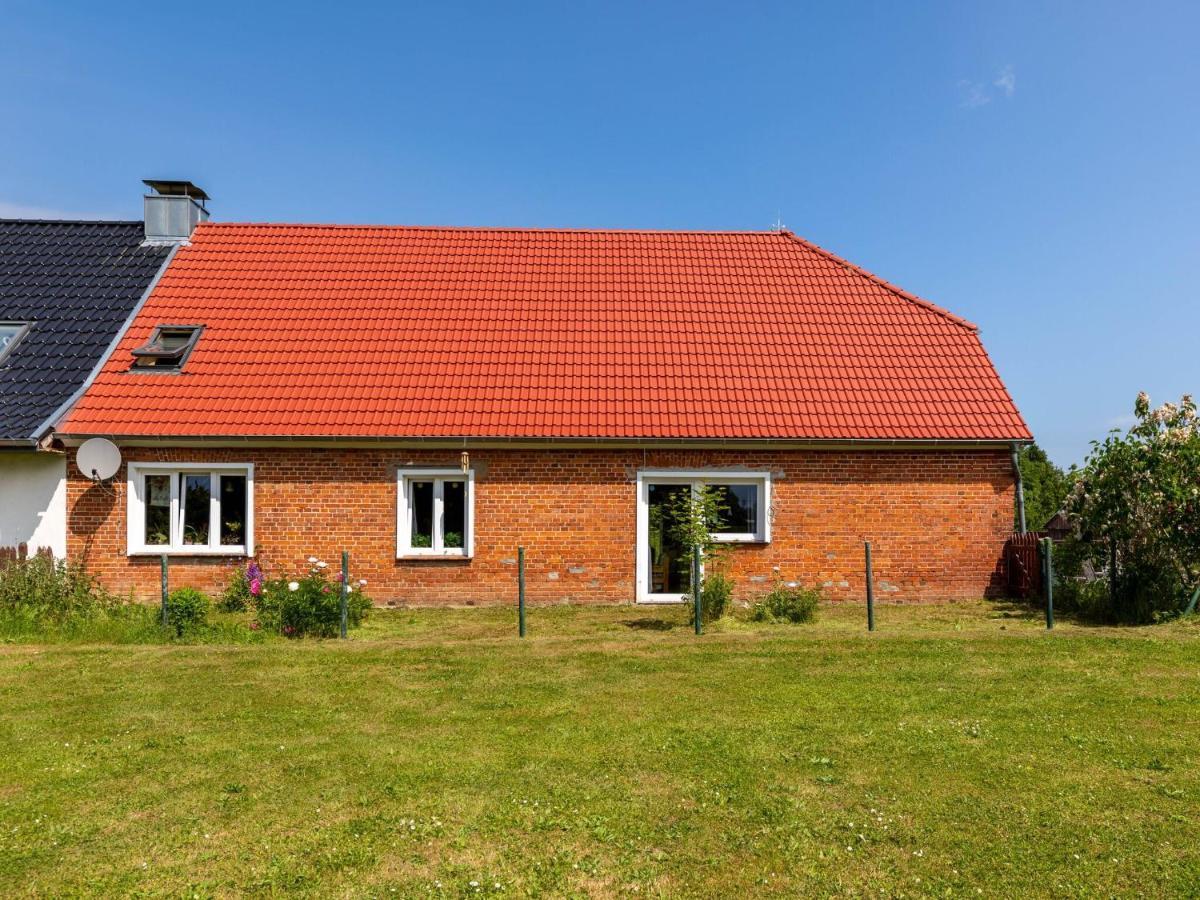Snug Holiday Home In Divitz Spoldershagen Near Skydiving 외부 사진